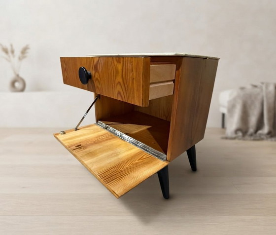 Volledig gerestaureerd nachtkastje van Jindřich Halabala voor UP Závody, Mid-Century Modern, jaren 50, (photo 9 of 16)