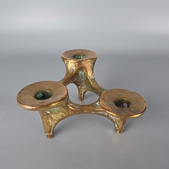 Image 1 of Bronzen vintage kandelaar voor 3 kaarsen. Ontwerp van Michael Harjes. Jaren '60 '70. Brutalistisch ontwerp.
