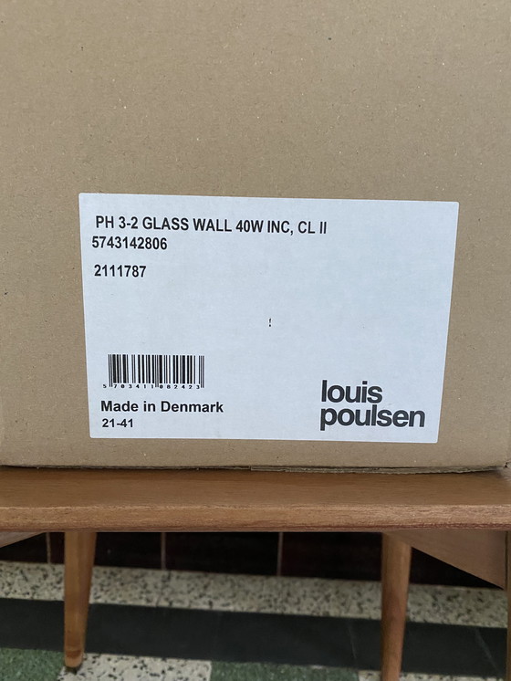 Image 1 of Louis Poulsen ph 3-2 Glass wall 40w inc, cl ||