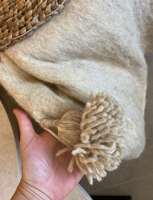 The Souks plaid Beige pompom, 150x250cm