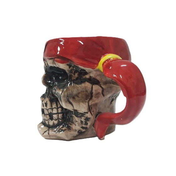 Image 1 of Mug en céramique émaillée en forme de crâne de pirate