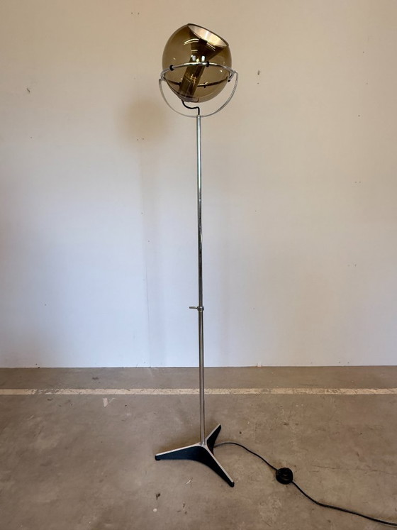 Raak Globe D2000 – Frank Ligtelijn – 1960s - RESTORED – Floor lights, Glass, Metal (photo 4 of 9)