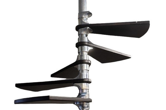 Image 1 of Roger Tallon. Wenteltrap van aluminium en mahoniehout. Circa 1970.