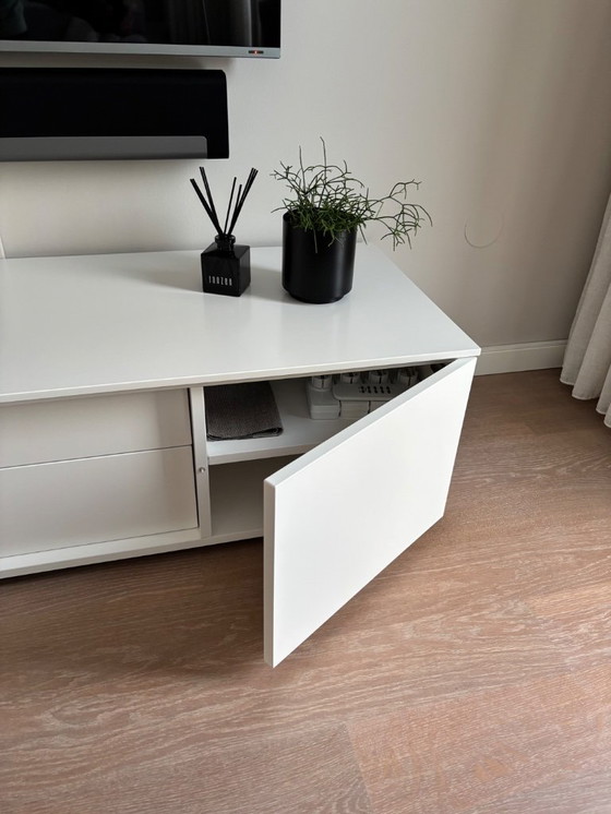Image 1 of Moderner, eleganter KARAT-TV-Schrank