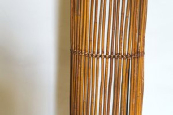 Image 1 of Lampadaire en rotin du milieu du siècle, dans le style de Louis Sognot, années 1960 Support pour plantes fait main en bambou nat