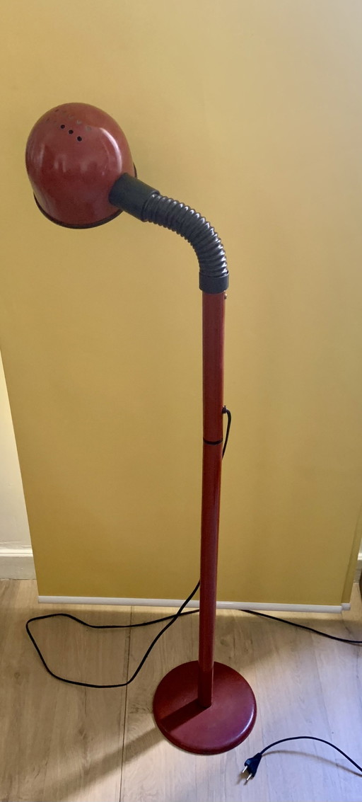 Groot, zeldzaam model in bordeauxrood - ALDA Type 1 - Zweden, jaren 70 – vloerlampen, Metal, Rubber