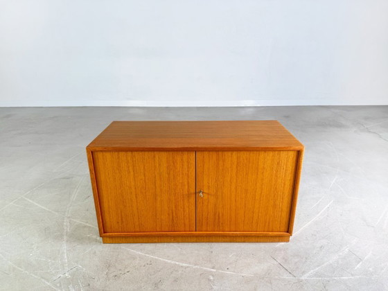 Image 1 of Credenza originale di metà secolo WK Möbel cassettiera bassa in teak