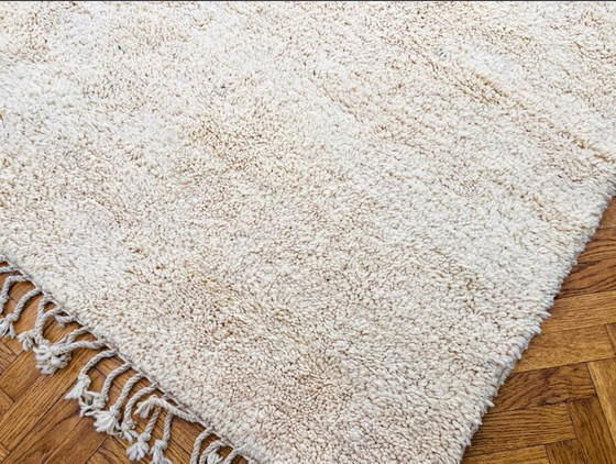 Handgefertigter einfacher Berber-Teppich aus Naturwolle 200/300cm – Teppiche & Läufer, Wool (photo 6 of 7)
