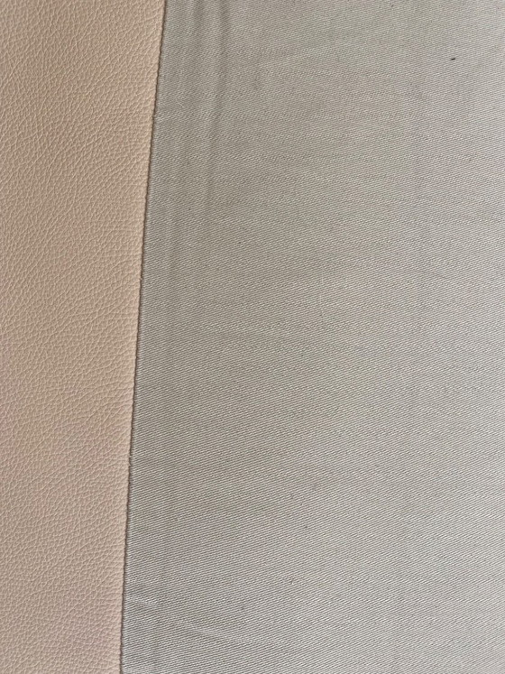 Image 1 of Canapé 3 places en cuir couleur champagne, design Machalke