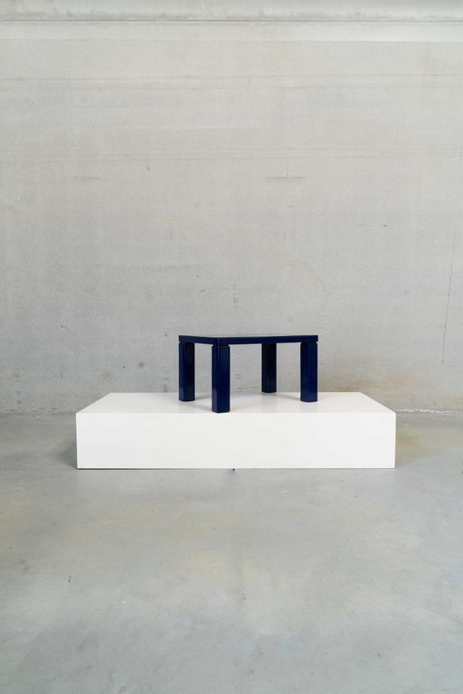 Table basse vintage bleue.