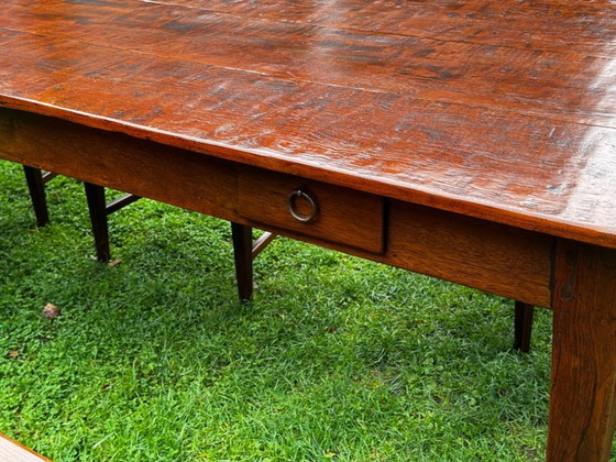 Image 1 of Grande table de salle à manger coloniale en teck massif avec 8 chaises et coussins