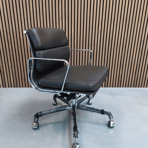 Vitra Eames EA 217