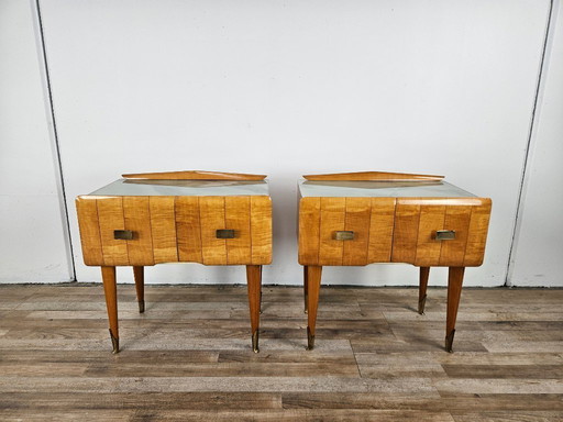 Tables de nuit du milieu du siècle en érable, laiton et verre
