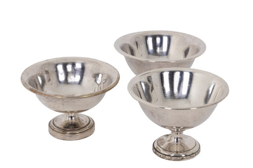 Verzilverde metalen beker. Circa 1950.