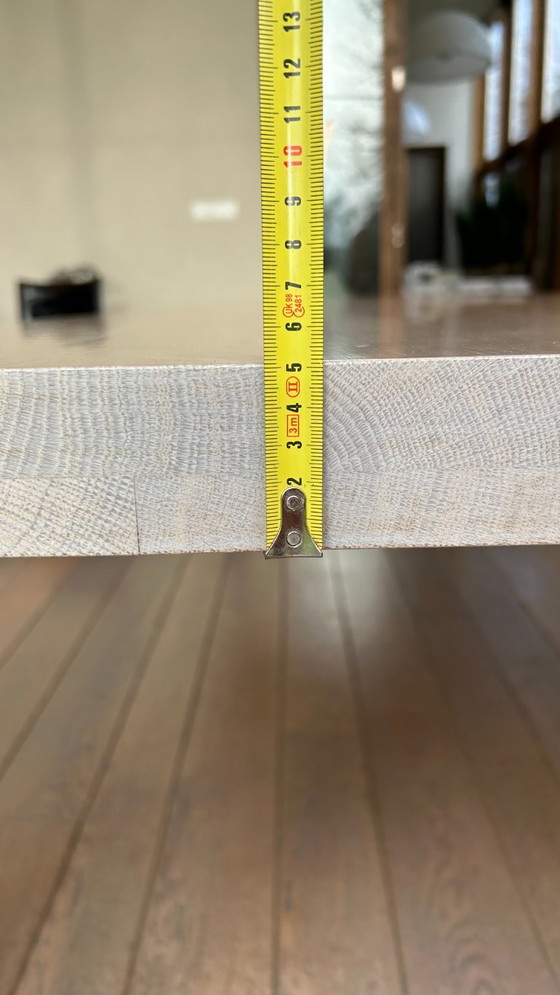 Image 1 of Stilvoller Esstisch aus Holz