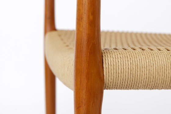 Image 1 of 1 di 2 Poltrona n. 56 di Niels Otto Møller (1954) – Struttura in teak, cordoncino di carta danese rinnovato, 2 disponibili, sped