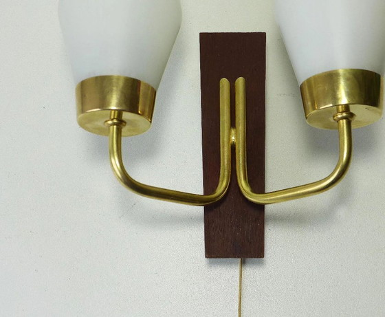 Image 1 of Applique murale scandinave - Applique vintage à 2 bras années 50-70 - Verre opale et teck