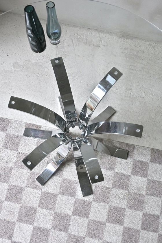 Image 1 of Tavolino rotondo in vetro con base in acciaio inox