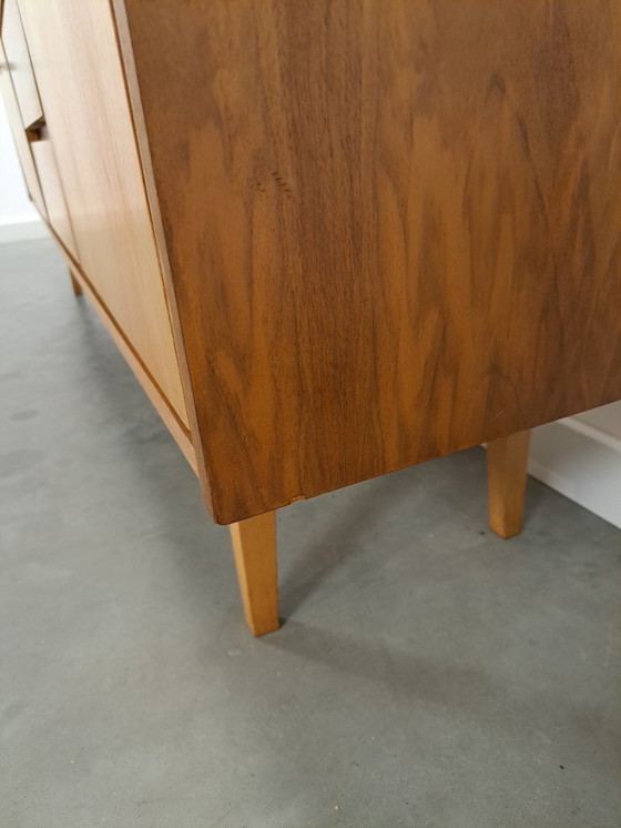 Image 1 of Buffet en placage noyer style milieu du siècle avec 3 tiroirs