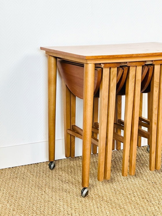 Image 1 of Set van 5 vintage Scandinavische bijzettafels van teakhout, uit 1960.