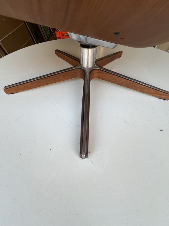 Image 1 of Poltrona, scrivania, pelle e legno. Design ￼