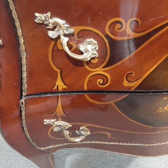 Image 1 of Commode bombée de style Louis XV français avec plateau en marbre
