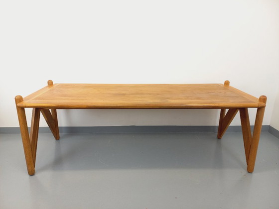 Image 1 of Grote rechthoekige vintage brutalistische tafel van massief eikenhout uit de jaren 60 en 70.