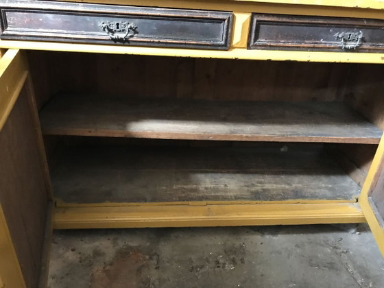 Armoire ancienne de style allemand peinte en ocre – Vaisseliers (photo 4 of 9)
