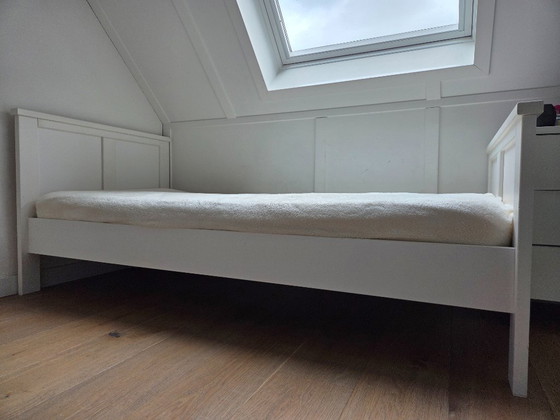 Image 1 of Stilvolles weißes Bett inklusive Lattenrost 90 x 200 cm