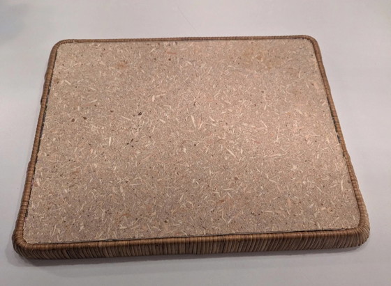 Image 1 of Plateau vintage 70s fleurs en rotin