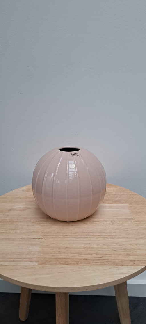 Vaso in ceramica WP Design anni '90 – sferico – rosa nude – interno moderno