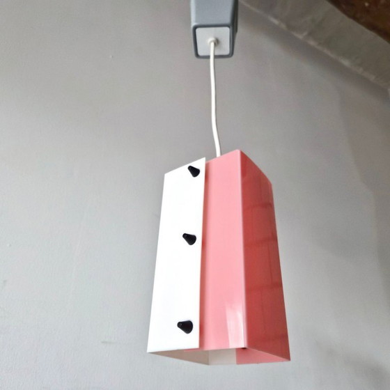 Image 1 of SET VAN 3 VINTAGE ROZE & WITTE PLEXIGLAS HANGERS UIT DE JAREN 50, ROCKABILLY-STIJL