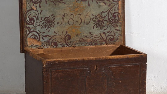Malle ancienne en bois massif datée de 1836 #13 – Armoires de rangement, Rustic (photo 3 of 10)