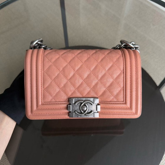 Image 1 of Borsa Chanel Boy Small - Caviar 20 cm trapuntata rosa cipria con finiture in argento rutenio Serie 27