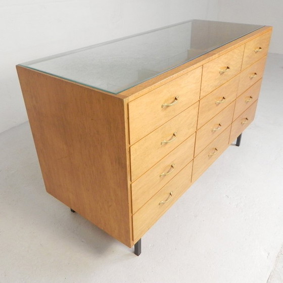 Image 1 of Mostrador/vitrina de exhibición de Ladenbau Brixius, 150 cm de largo, década de 1950.