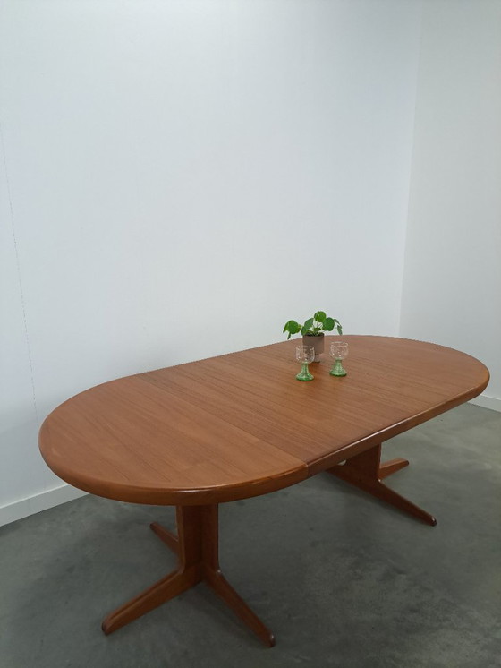 Image 1 of Table de salle à manger ronde en teck à rallonge design danois