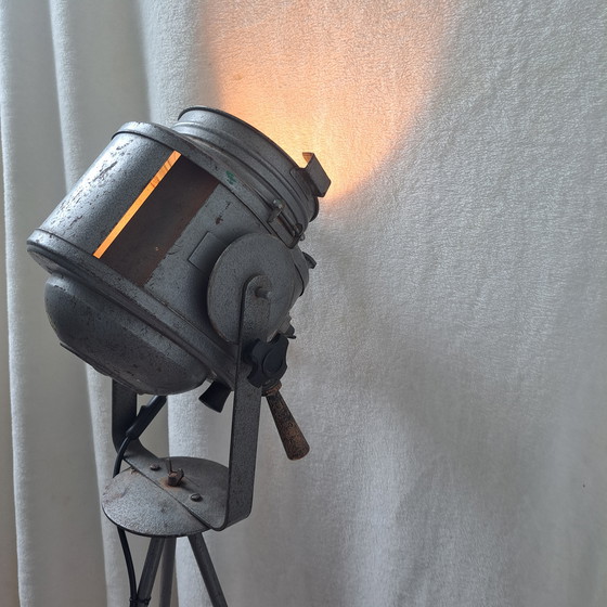 Image 1 of Lampe de théâtre vintage industrielle Cremer sur trépied - Paris