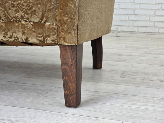 Image 1 of Canapé danois 3 places des années 1960, velours d'ameublement vert, pieds en bois de frêne