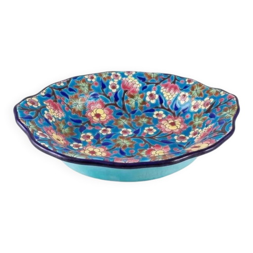 Émaux de Longwy – Important plat lobé à décor floral polychrome, XXe siècle