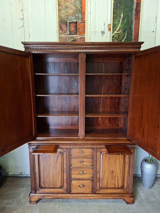 Image 1 of Klassieke Engelse wandkast, servieskast, cabinet afm. 146x49cm en 214cm hoog.