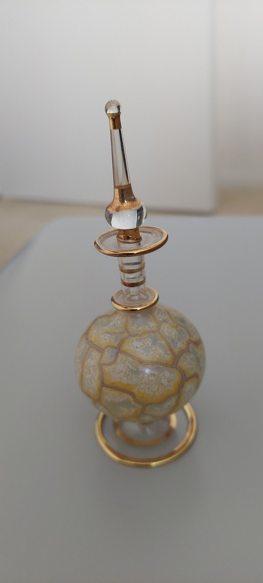 Frasco de perfume antiguo soplado a mano y pintado