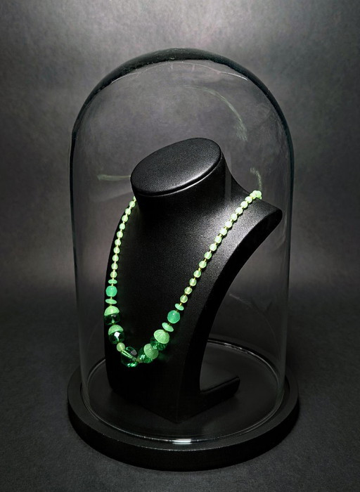 Collar Antiguo de Cristal de Uranio Bajo Campana de Cristal