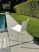 Mesa MDF Italia La Grande + 8 sillas de diseño Arper Catifa 46