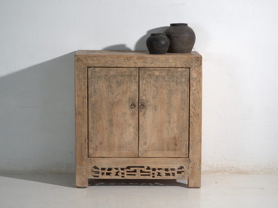 Antico mobile basso in olmo con grembiule traforato – Cina, circa 1950 – Credenze (photo 40 of 40)