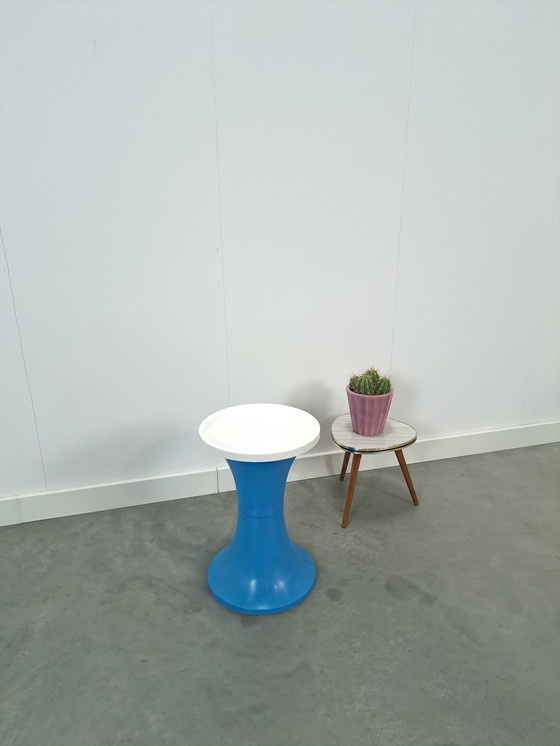Image 1 of Sgabello VEB in plastica blu con bianco n. 2 Vintage