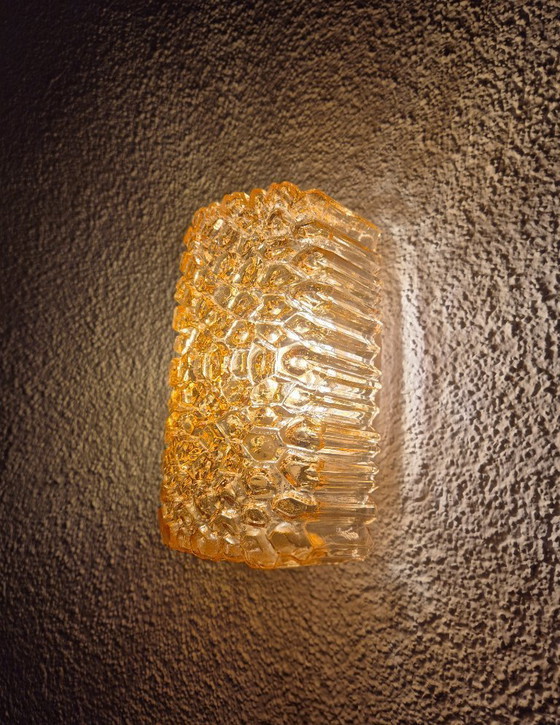Image 1 of Glashütte Limburg Wandlamp Structuurglas Amber Mid Century Vintage