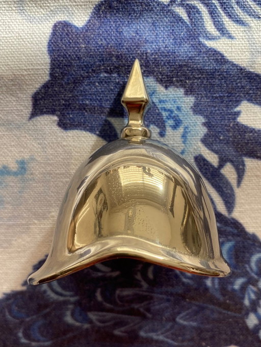 apribottiglie in argento pesante a forma di elmo