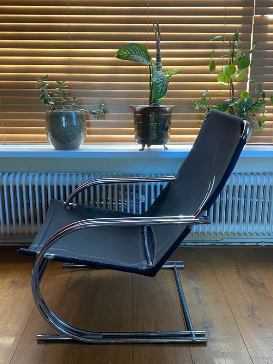 Image 1 of Diseño de sillón con estructura tubular retro