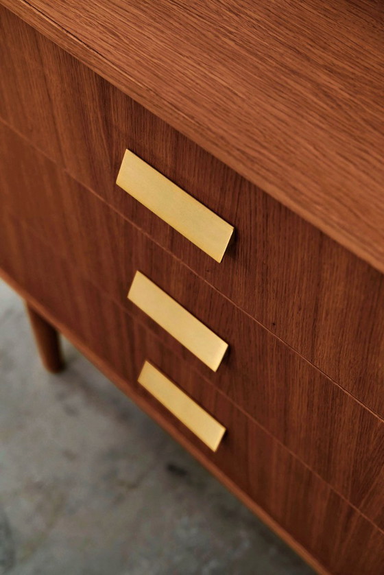Image 1 of Cabinet with drawers P02