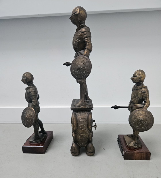 Image 1 of Horloge Chevalier avec statues de chevaliers assorties